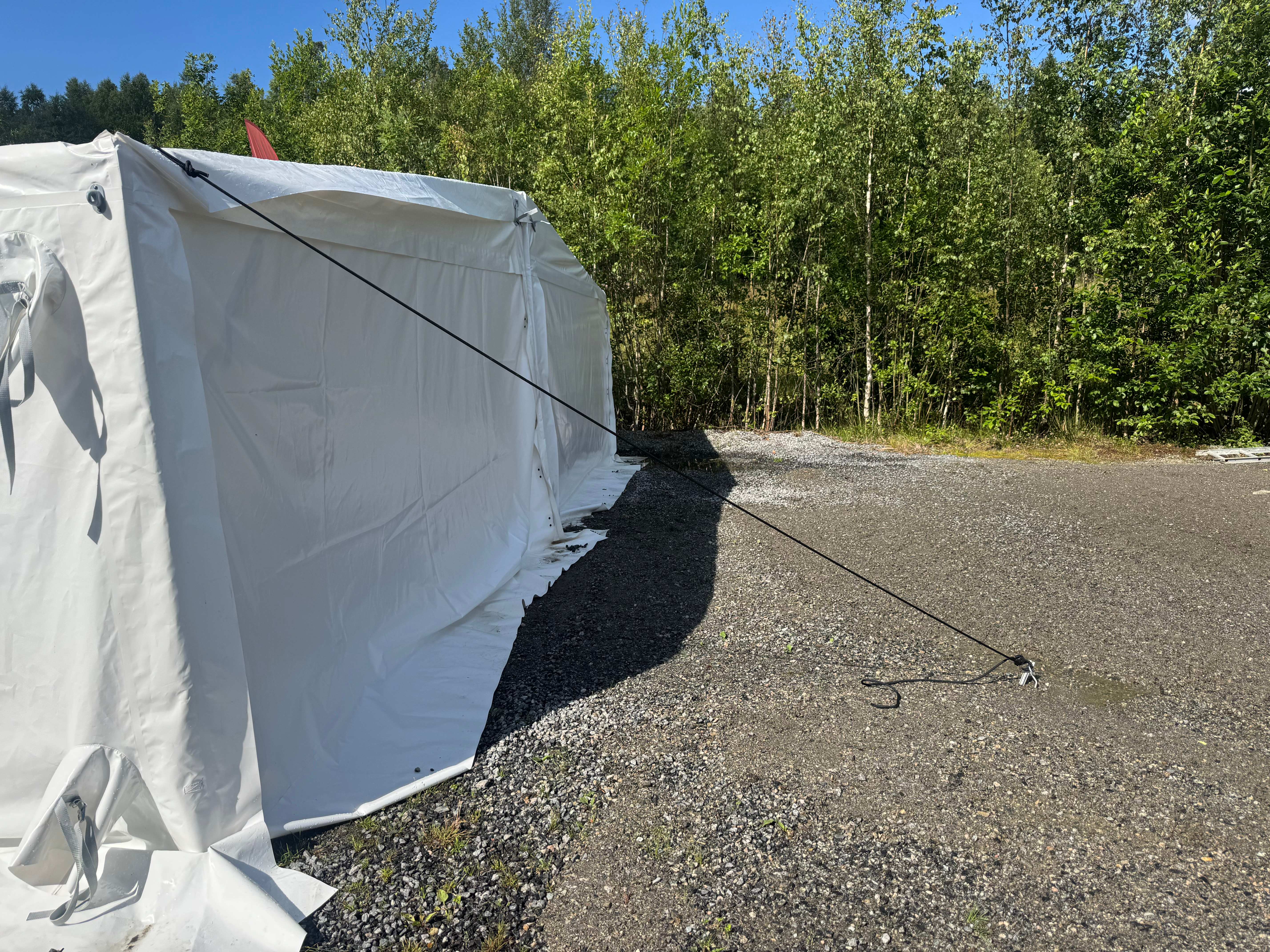 Hvit NM 260 fra siden